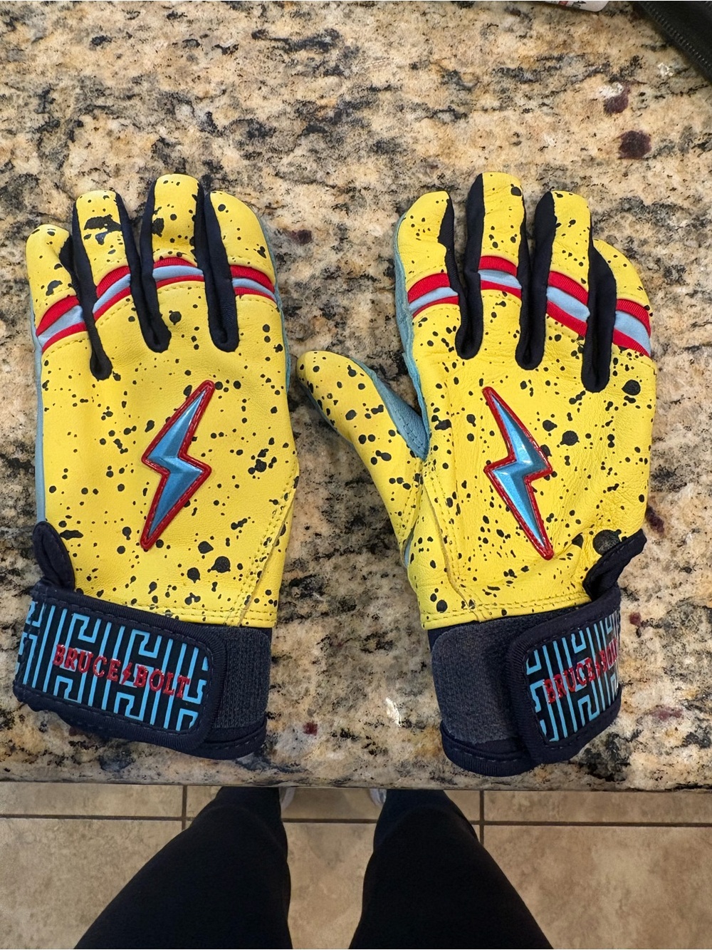 Bruce Bolt Kids Yellow Lightning Wrist Gloves